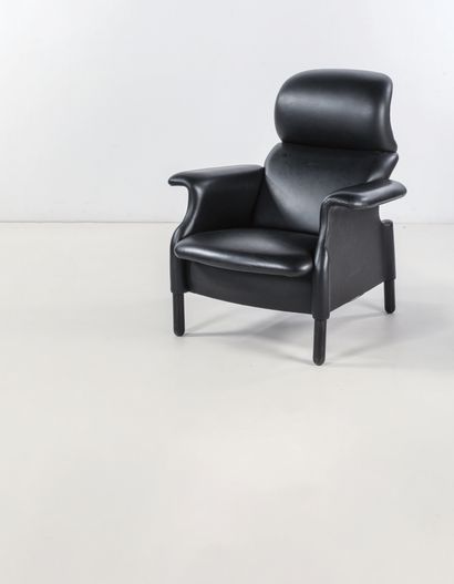 PIER GIACOMO CASTIGLIONI (1913-1968) Fauteuil «San Luca»
Cuir noir et bois
Edition...