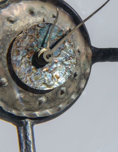André DUBREUIL (né en 1951) Clock in iron, glass and bronze
H_99 cm W_35 cm D_27...