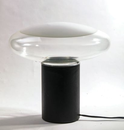 ROBERTO PAMIO (XXE SIÈCLE) Lampe de table «Gill 45»
Métal laqué, verre de Murano
Edition...