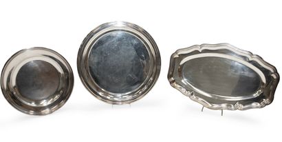 null Lot including two round dishes and an oval silver plated dish. Diameter of the...
