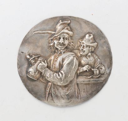 null ROUND SILVER PLAQUE Antwerp, XVIIth century
Date stamp or goldsmith's mark :...