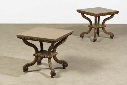 SIDNEY GIBSON (1877-1959) Paire de tables d'appoint
Bois sculpté et pierre calcaire...