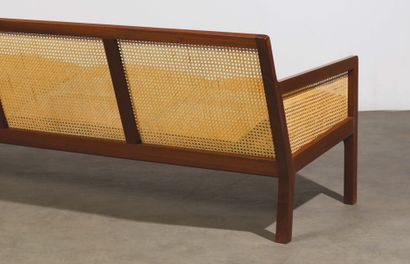 BERNT PETERSEN (NÉ EN 1937) Sofa
Wood and cane
Edition Wørts Møbelsnedkeri 1964
Sofa...