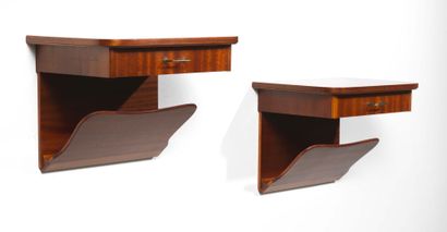 AXEL LARSSON (1898-1975) Pair of wall-shelves
Mahogany and brass
Edition SMI - Svensk...