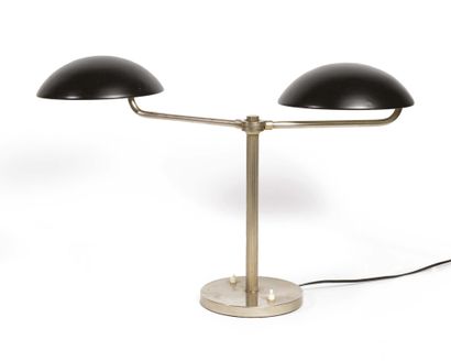HARALD ELOF NOTINI (1879-1959) Lampe de table/applique Laiton nickelé et métal laqué...