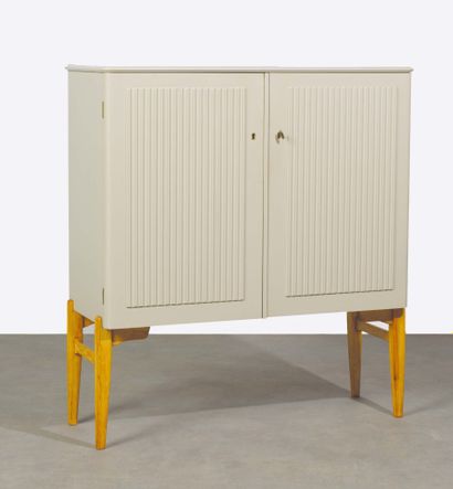 GÖRAN MALMVALL (1917-2001) Cabinet
Oak and lacquered wood
Svensk Fur Edition
About...