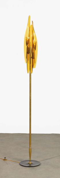 Max INGRAND (1908-1969) Floor lamp model "Dahlia"
Brass, lacquered metal and stained...