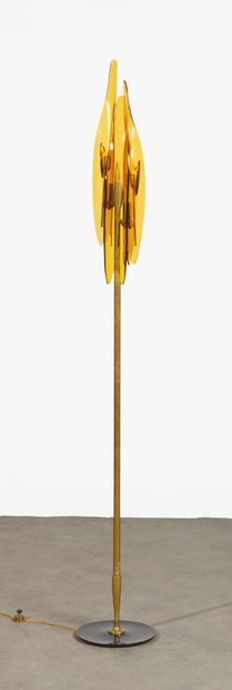 Max INGRAND (1908-1969) Lampadaire modèle « Dahlia »
Laiton, métal laqué et verre...