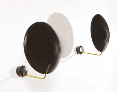 BRUNO GATTA (XXE SIÈCLE) Pair of wall lamps model " 232 "
Black metal
Edition Stilnovo
About...