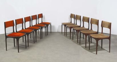GIUSEPPE GIBELLI (XXE SIÈCLE) Suite de 10 chaises modèle « Elisabetta »
Bois et velours
Édition...