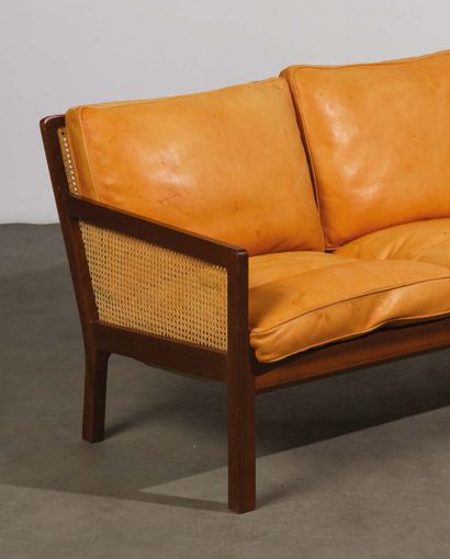 BERNT PETERSEN (NÉ EN 1937) Sofa
Wood and cane
Edition Wørts Møbelsnedkeri 1964
Sofa...