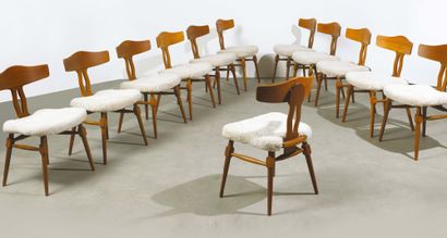 Henning KJAERNULF (XXe siècle) Rare série de douze chaises
Chêne et laine
Édition...