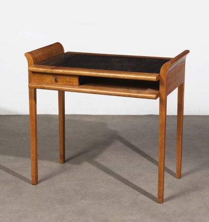 ANDRÉ RENOU (1912-1980) & JEAN PIERRE GENISSET (1911-1998) Desk
Wood
About 1951
A...
