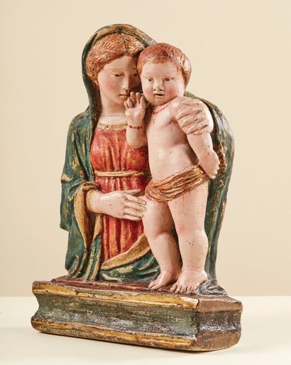 null 
MADONA in polychrome and gilded stucco, hollowed out back. The Madonna in bust...