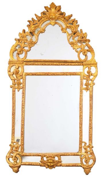 Rectangular mirror with closed sides in gilded...