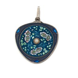 null 
Silver pendant medal (800), triangular shape enhanced with polychrome enamel...