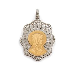 null 
Médaille en or 18K (750) et platine (850), ornée du profil de la Vierge



Marie,...