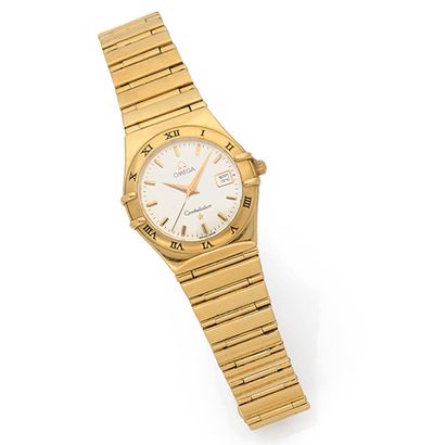 OMEGA - Constellation.
Montre de dame en or 18K (750), cadran argenté à motif guilloché,...