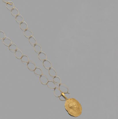 Mario Pinton Necklace in 18K (750) gold, holding a pendant stylizing the profile...