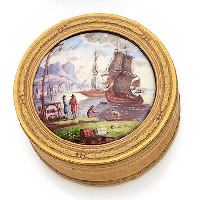 Round box in pomponne with guilloche decoration...