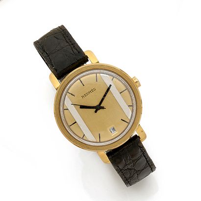 HERMES Montre bracelet en or 18K (750), cadran doré, deux longues appliques dorées...