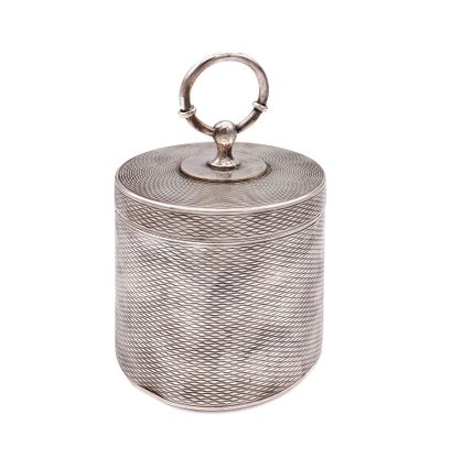HERMES Tea box in silver plated metal, the body guilloche. Signed Hermès H. 10 x...