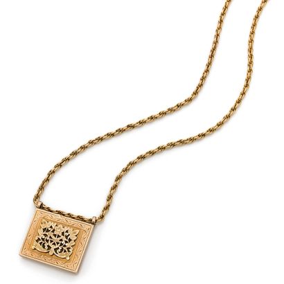  Collier pendentif porte-Coran de forme rectangulaire en or 9k (375), appliqué d’un...