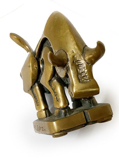 null Domenico COLANZI (1944) Bull Scultpure in bronze. Signed and numbered 11/11....