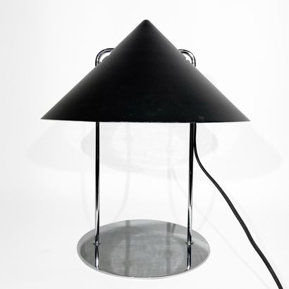 MAISON FORESTIER PARIS Lampe de table moderniste modèle "SG-3517D" 

Tôle laquée...