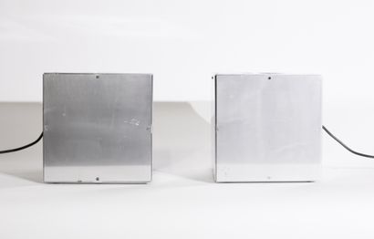 Travail des années 60 Two spot cubes 

Aluminium 

About 1970 

H_23 cm W_23 cm D_23...