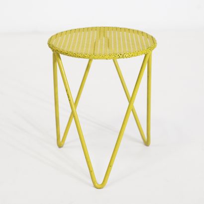 Mathieu MATÉGOT (1910-2001) Table d'appoint 

Métal laqué jaune 

Vers 1950 

H_39...