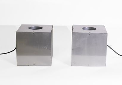 Travail des années 60 Two spot cubes 

Aluminium 

About 1970 

H_23 cm W_23 cm D_23...