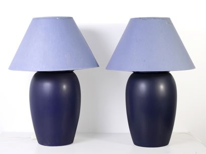  Paire de lampes à poser en céramique bleue 
H_73 cm
