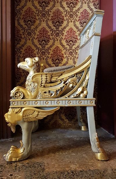 null Carved wooden throne with light gray and gold lacquer, end of XIX - beginning...