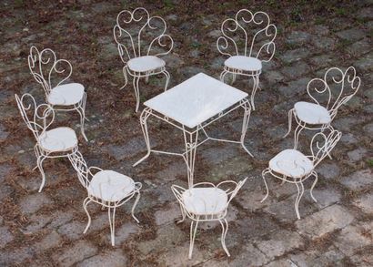 Mobilier de jardin comprenant huit chaises...