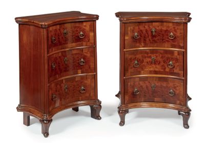 null Pair of bedside tables in veneered wood, concave front much moved, three drawers...