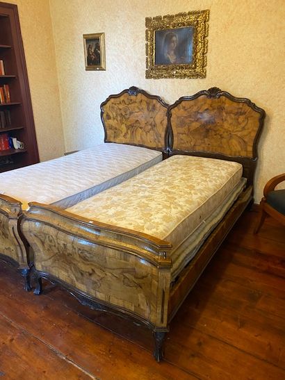 Paire de lits simples en bois et bruyère,...