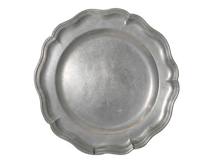 null Set including : - four coasters in silver plated metal. D_15 cm - a pewter dish...