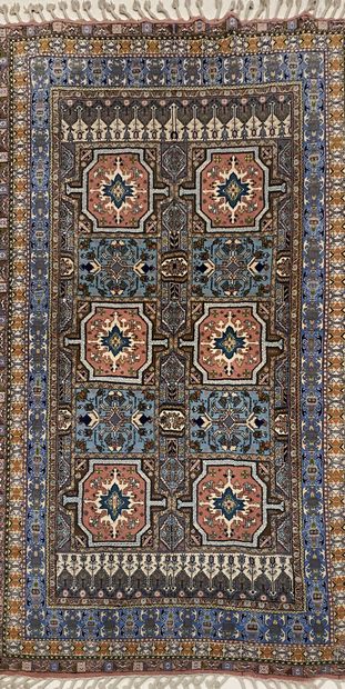 null Tunisian carpet. ( North Atlas, North Africa) Towards 1970/75 Dimensions 294...