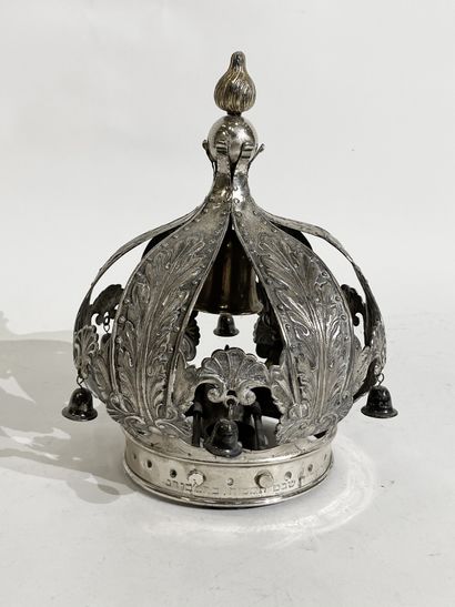 null SILVER AND GOLD TORAH CROWN Dedication in Hebrew dating from 1968.
Marked "Handarbeit"...