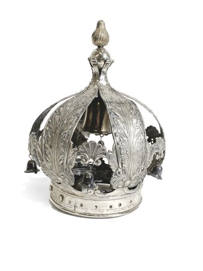 null SILVER AND GOLD TORAH CROWN Dedication in Hebrew dating from 1968.
Marked "Handarbeit"...