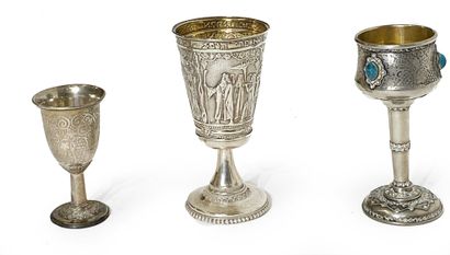 null LOT DE 3 GOBELETS EN ARGENT Gobelets richement décorés
Israël, milieu du XXe...