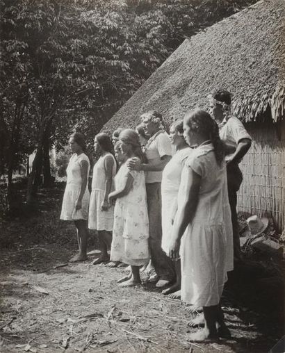 Pierre VERGER Scènes de groupe à Rapa et Rurutu, Tahiti Vers 1930-1940 Deux tirages...