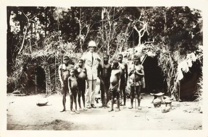 A. M. VERGIAT Collection ethnographique, Oubangui-Chari 1930-1945 Dix tirages argentiques...