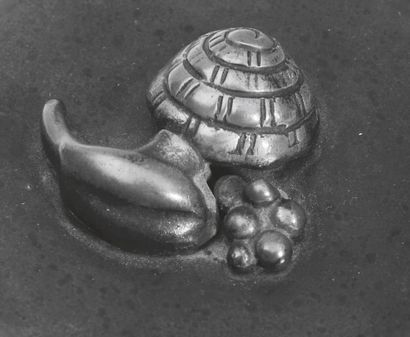ROYAL COPENHAGEN Pot couvert Escargot Céramique émaillée et bronze Signé 1915-1920...