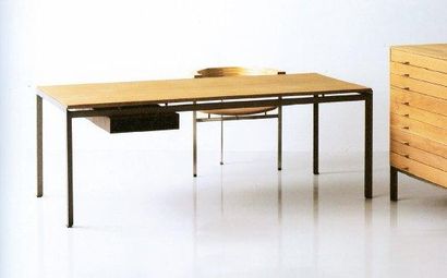 POUL KJAERHOLM (1929-1980) Bureau Académie Royal d'art de Copenhague Pin d'oregon,...
