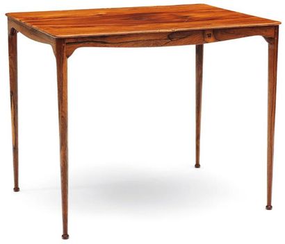 PEDER MOOS (1906-1991) Table d'appoint Palissandre et marqueterie 1943 H_58 cm L_70...