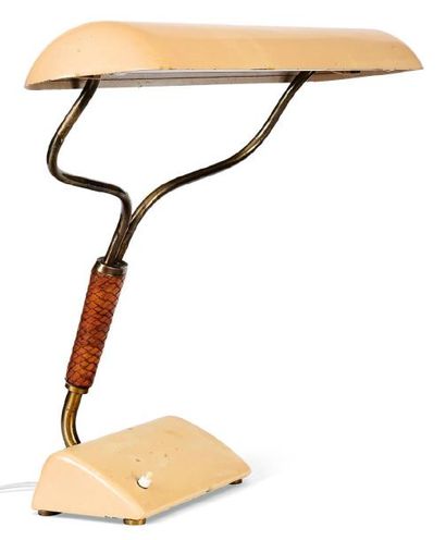 JOSEF FRANK (1885-1967) Lampe de bureau Métal, laiton et cuir Vers 1940 H_55 cm L_73...