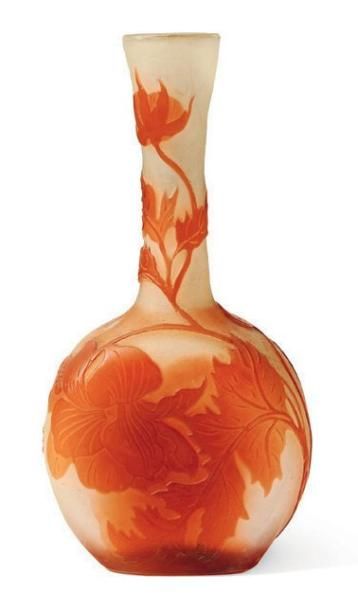 CRISTALLERIE GALLÉ Vase Verre à décor floral orange Signature «Gallé» Vers 1900 H_13,5...