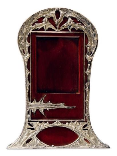 TRAVAIL VIENNOIS Miroir Monture en argent Poinçon Vers 1900 H_32 cm L_24 cm
